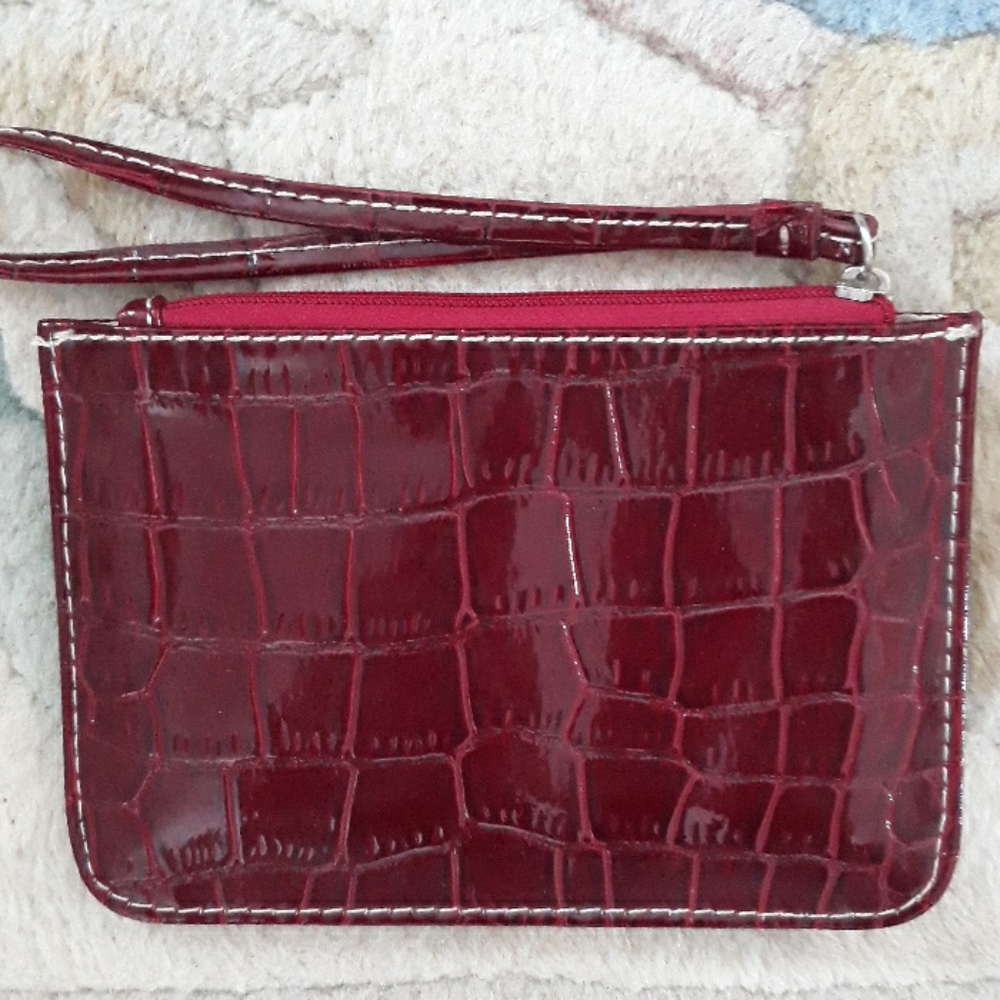 *Host Pick*Gorgeous burgundy wristlet - Picture 3 of 8